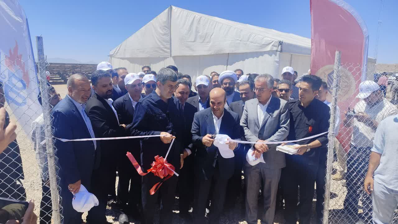 افتتاح نیروگاه خورشیدی در خاتم یزد با حضور معاون وزیر نیرو